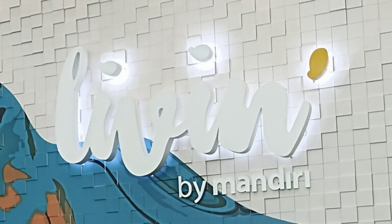 Belum lama ini, seorang nasabah Bank Mandiri mendapatkan uang rusak dari sebuah ATM berlokasi dalam sebuah swalayan di kawasan Simpang Beo Tebingtinggi.