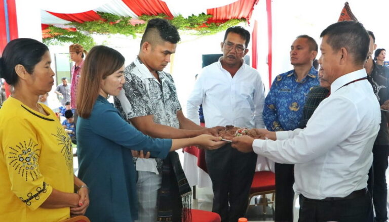 Jeka Asparido Saragih putra asal Bah Pasusang Kecamatan Raya Kabupaten Simalungun berhasil meraih prestasi di ajang internasional pada pertanding Road to UFC (Ultimate Fighting Championship) di Abu Dhabi.