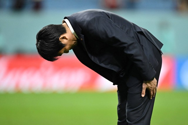 Pelatih Timnas Jepang Hajime Moriyasu usai melawan Timnas Kroasia pada pertandingan babak 16 besar Piala Dunia 2022 Qatar di Stadion Al Janoub, Al Wakrah, Qatar. Foto: Dylan Martinez/REUTERS