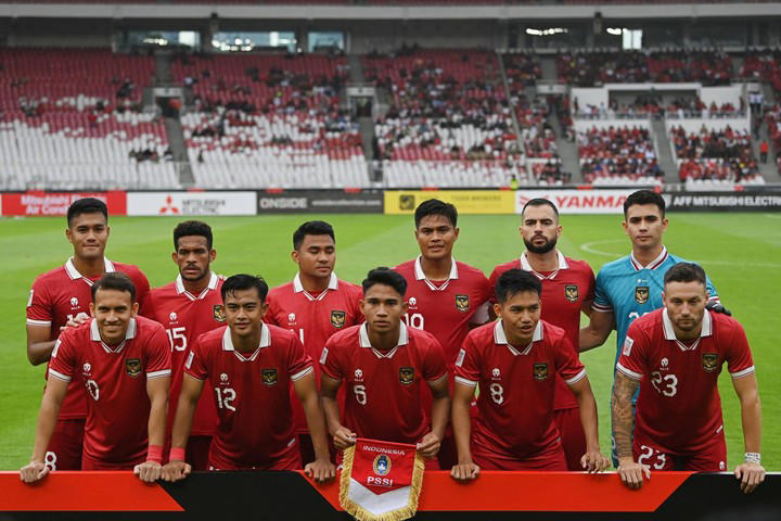 Sejumlah punggawa Timnas Indonesia berpose sebelum bertanding melawan Timnas Kamboja dalam pertandingan Grup A Piala AFF 2022 di Stadion Utama Gelora Bung Karno (SUGBK), Jakarta, Jumat (23/12/2022). Foto: Aditya Pradana Putra/ANTARA FOTO