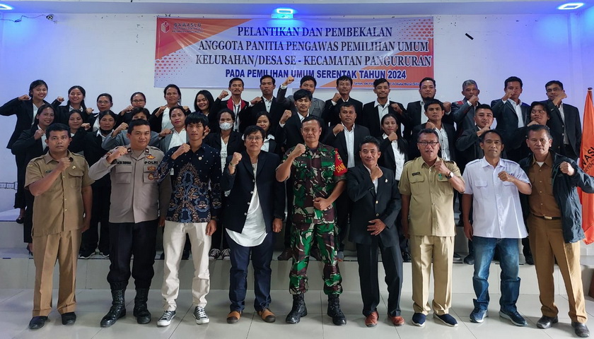 Ketua Panwaslu Kecamatan Pangururan Tetty Naibaho melantik 28 anggota Panwaslu Kelurahan/Desa (PKD) se-Kecamatan Pangururan. Pelantikan berlangsung di Hotel Sitiotio, Kelurahan Siogungogung, Pangururan, Samosir, Senin (6/2/2023).