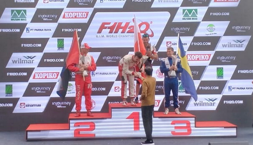 Meski laga final F1 PowerBoat Danau Toba atau F1H2O di Balige, Kabupaten Toba, Sumatera Utara, Minggu (26/2), terhenti, namun Union Internationale Mo-tonautique (UIM) menetapkan para pemenangnya.