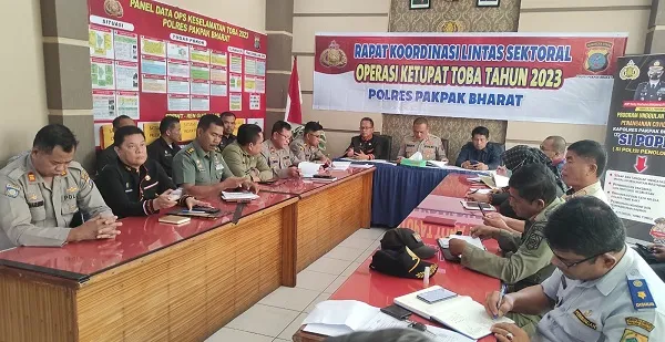 Sekretaris Daerah Pakpak Bharat Jalan Berutu SPd MM menghadiri rapat koordinasi lintas sektoral.