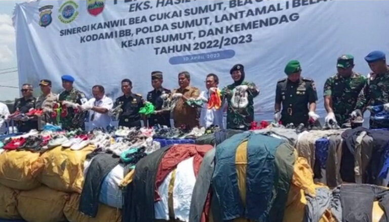 Puluhan wartawan yang bertugas di Medan Belawan diduga mendapat penghalangan saat menjalankan tugasnya melakukan liputan pemusnahan barang bukti di Bea Cukai Belawan, Senin (10/4/2023) kemarin.