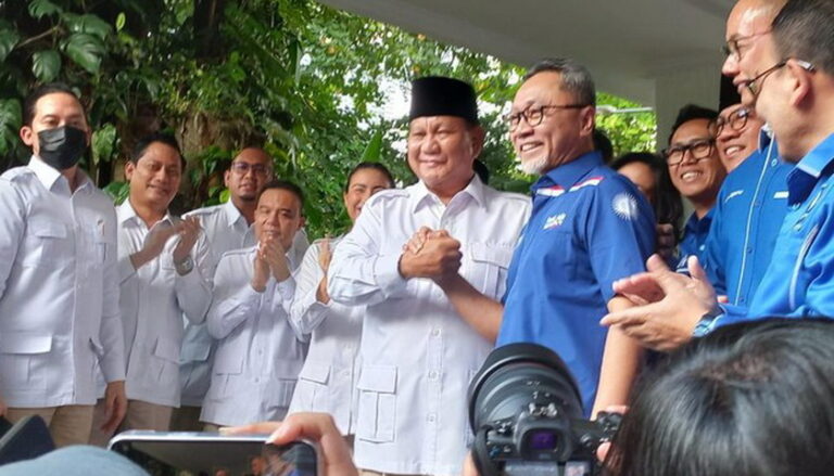 Dua ketua umum partai, yakni Zulkifli Hasan (Ketua Umum PAN) dan Prabowo Subianto (Ketua Umum Partai Gerindra), melakukan pertemuan, Sabtu (8/4/2023).