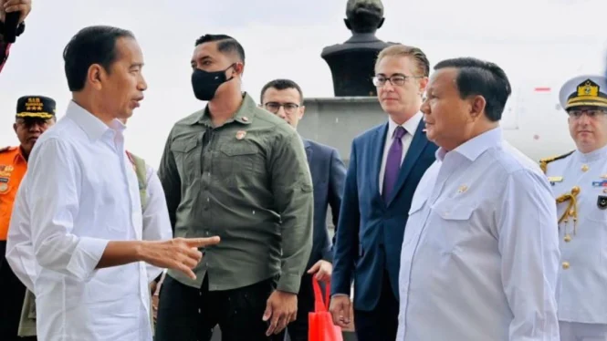 Wali Kota Solo Gibran Rakabuming Raka mengungkap kalau ayahnya, Presiden Joko Widodo (Jokowi), sudah menentukan arah dukungan ke salah satu bakal capres 2024.